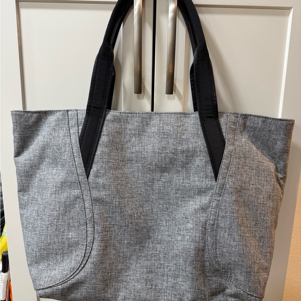 lululemon athletica Gray Travel Tote with Black Handles - Picture 2 of 4